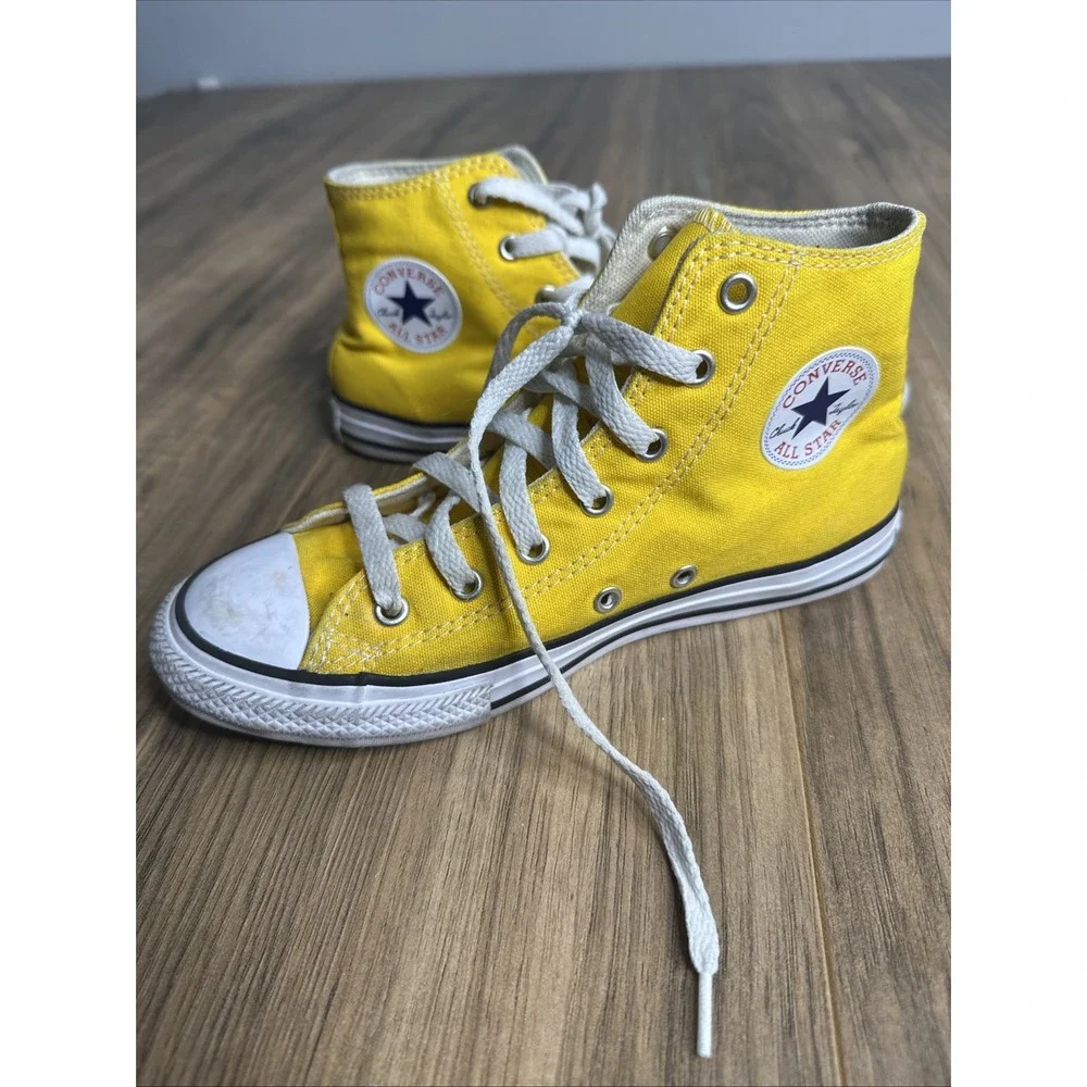 Chick Taylor Converse Kids‎ Size 3 High top Sneakers Yellow